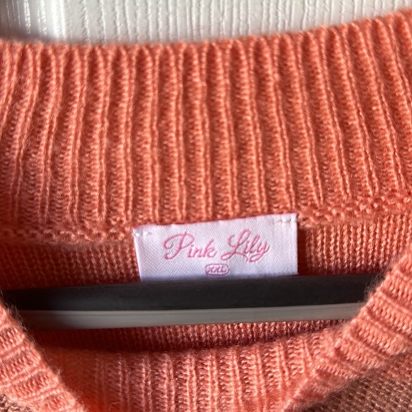 Pink lily sweater - Picture 3 of 4